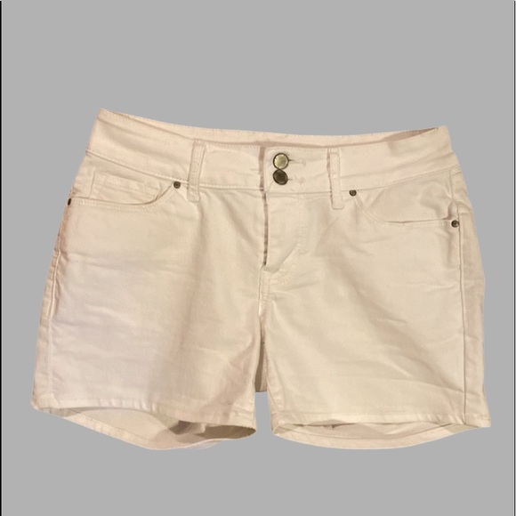 APT. 9 size 4 White Denim Shorts - Picture 1 of 3